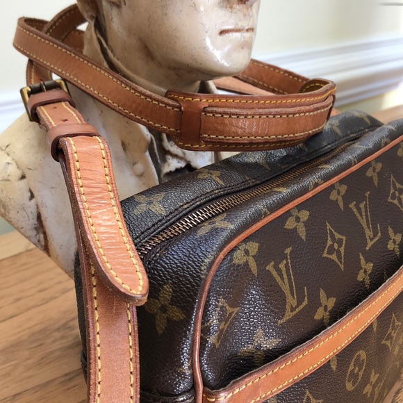 ❤️Louis Vuitton Crossbody ❤️ - Picture 3 of 8